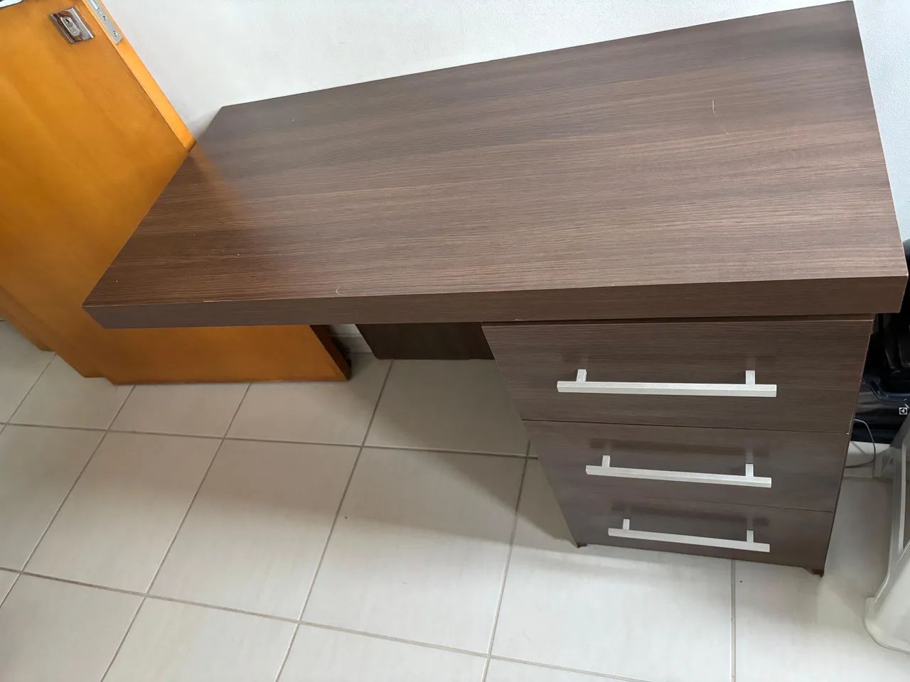 Selling office desk