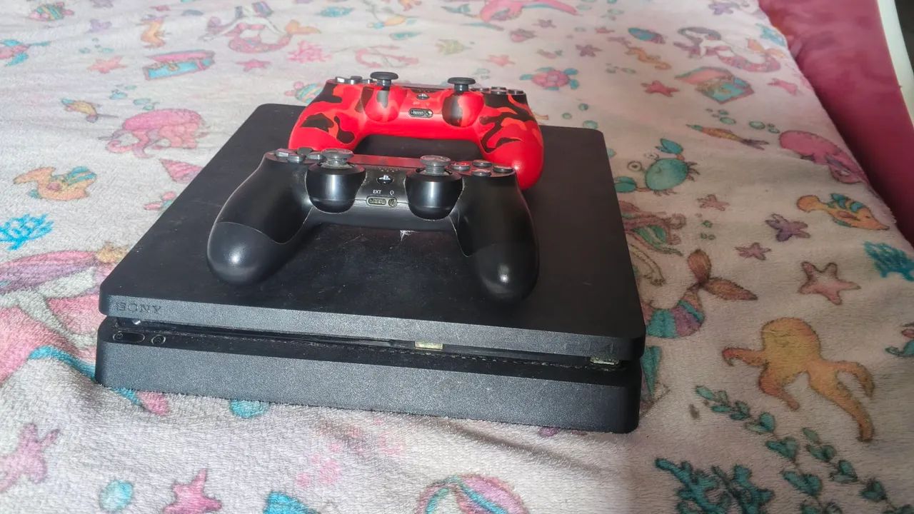 Playstation 4 com 2 controles e Jogos - Foto 2