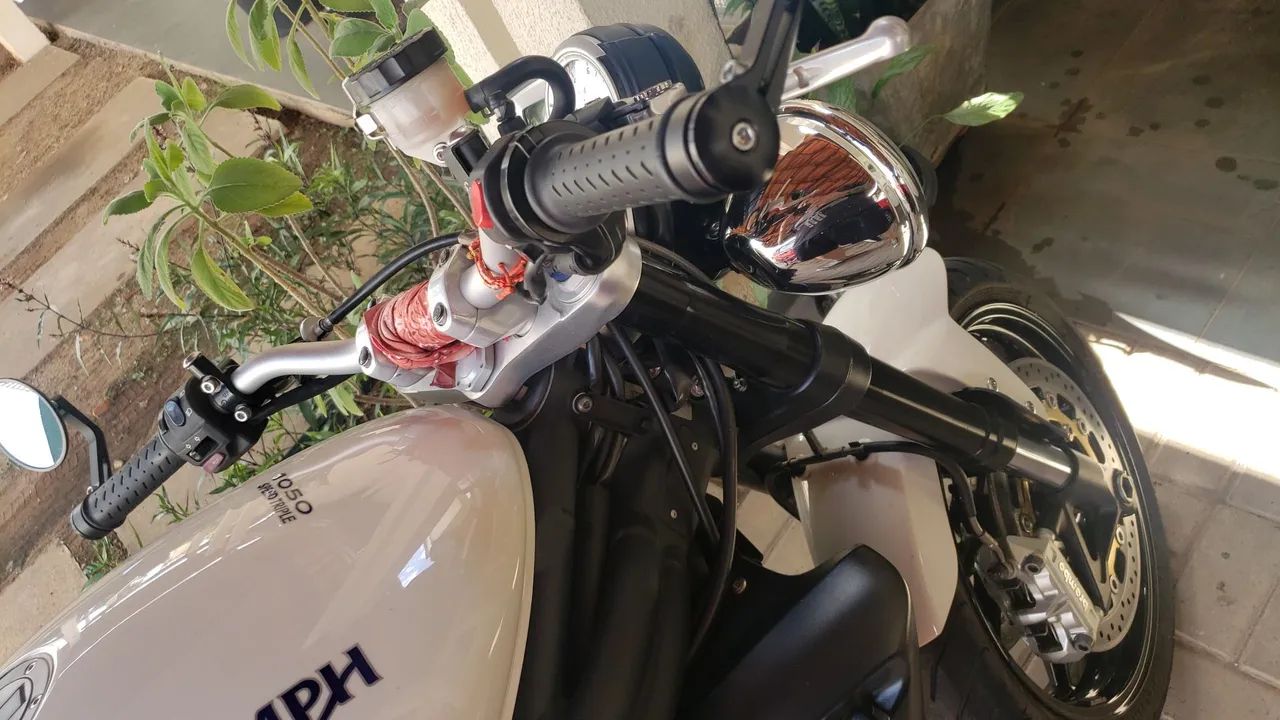 TRIUMPH SPEEDTIPLE 1050 2010  - Foto 4