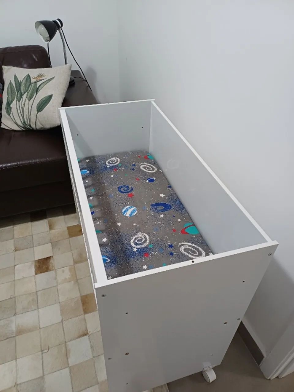 Mini Berço  Branco com Rodinhas - Foto 2