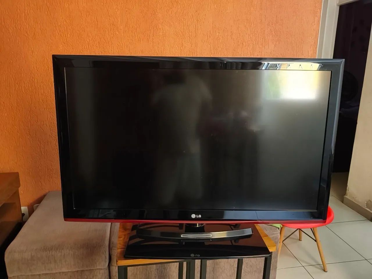 Vende-se televisão LG com a placa principal queimada 