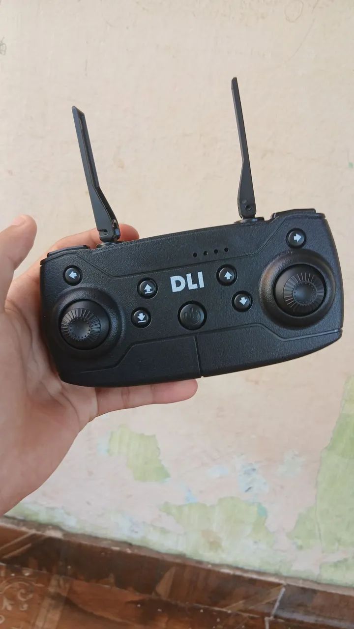 MINI DRONE - FUNCIONA MAS COM DEFEITO - Foto 2