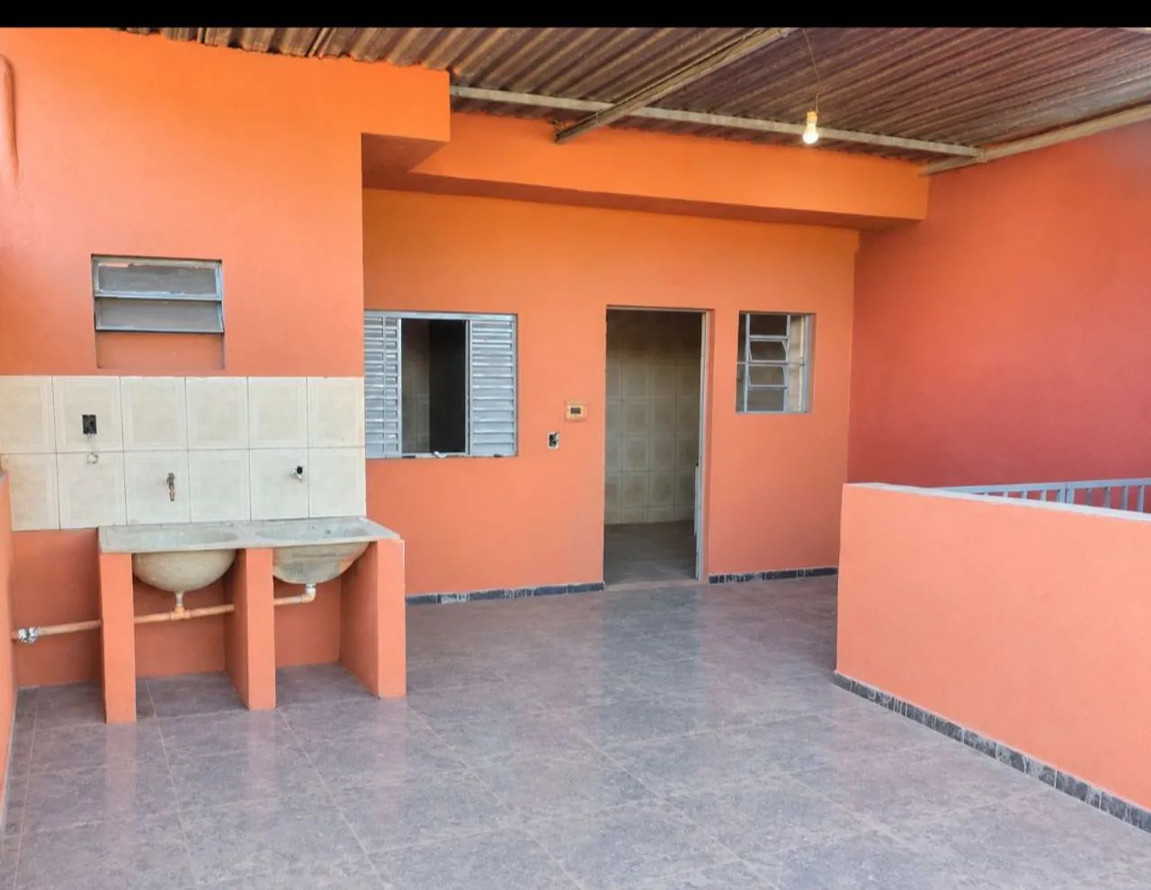 ALUGA-SE IMÓVEL DE 3 PAVIMENTOS - PROVIDÊNCIA/BH