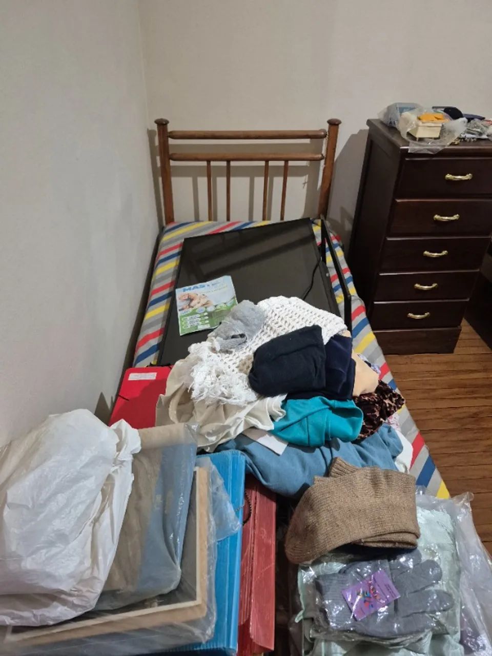 Cama solteiro antiga