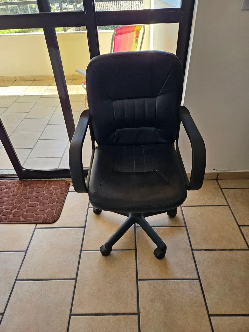 Vendo rack para computador em madeira maciça  - Foto 4