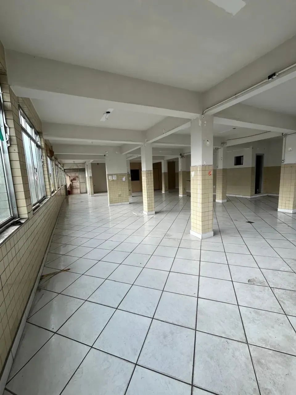 Aluga- se SOBRELOJA no centro de Duque de Caxias
