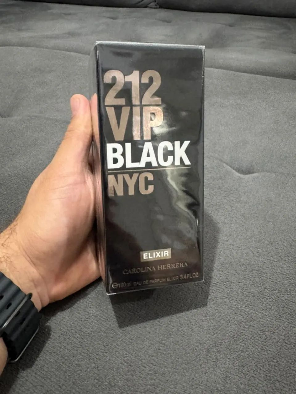 212 VIP Black Elixir 100ml Carolina Herrera - Lacrado - Foto 4