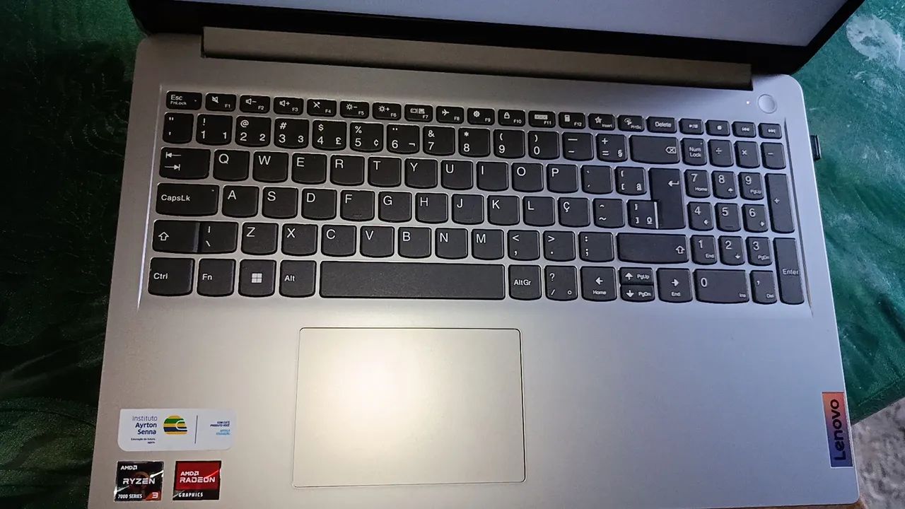 Notebook Lenovo - IdeaPad 1 R3 - Foto 5