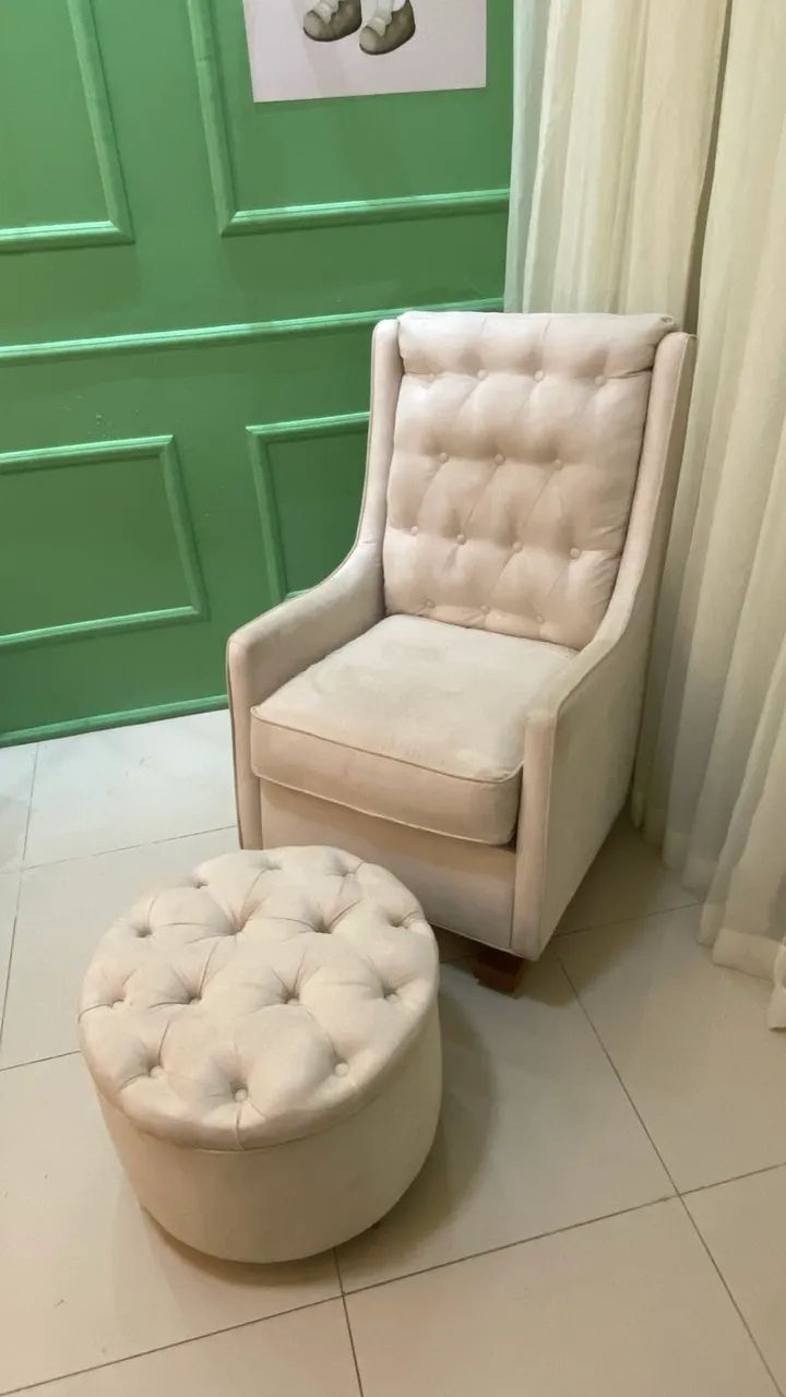 Poltrona de amamentação com puff 441140313610014720