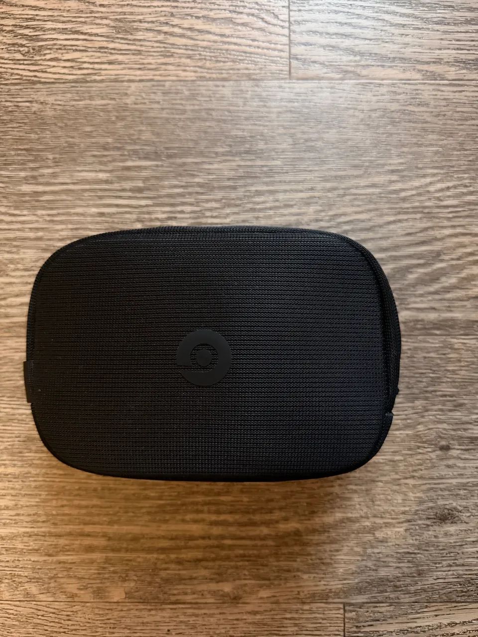 Beats Studio Pro preto, com o estojo original