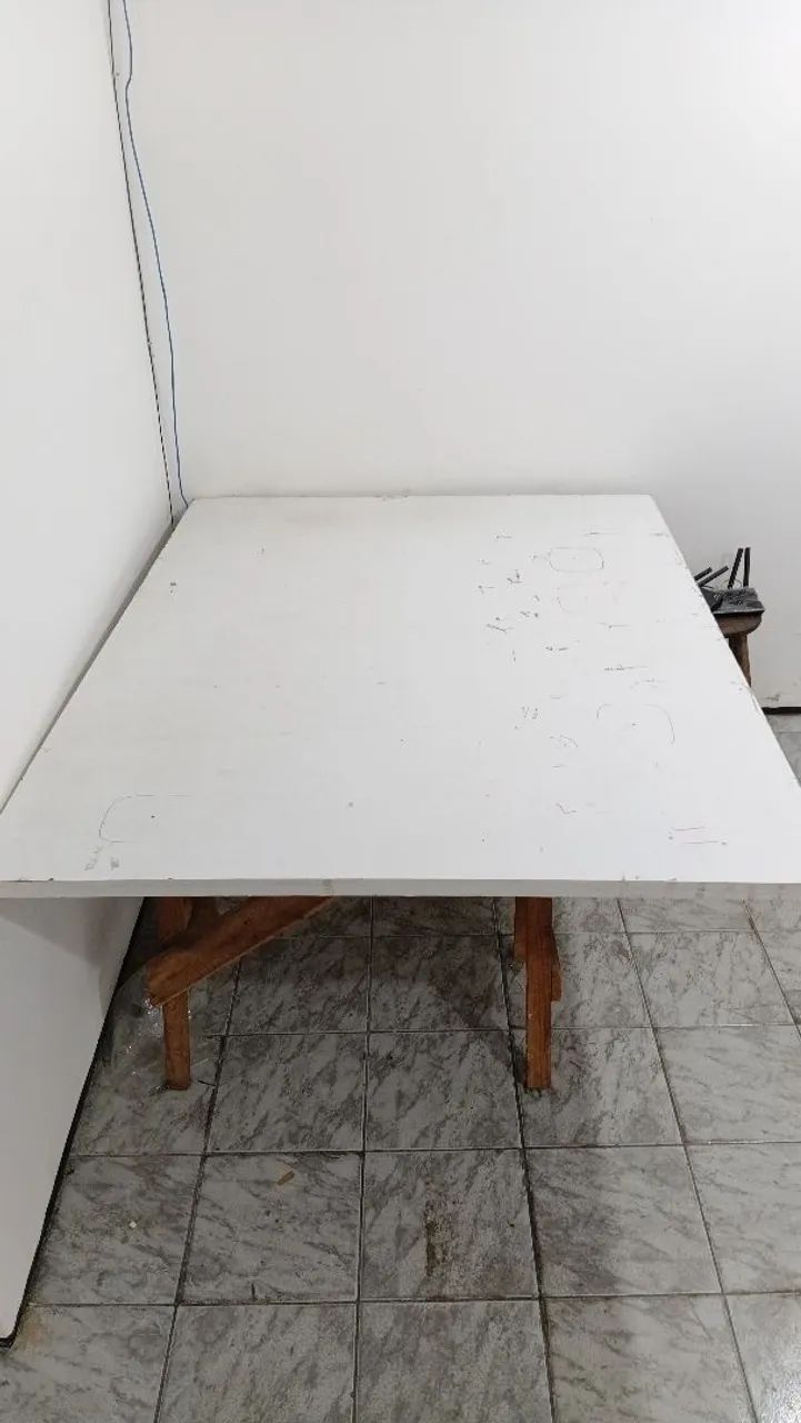 Mesa de acabamento e limpeza 