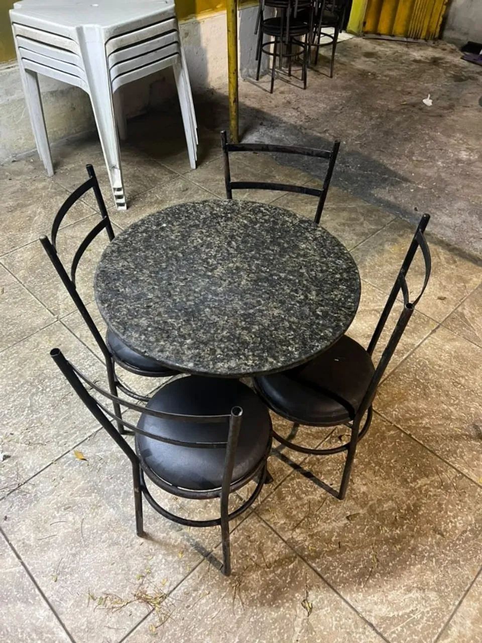 Mesa com cadeiras 