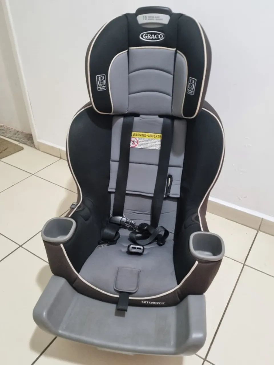Cadeirinha Graco Extend2fit - Isofix (cinza e preto) Usada 