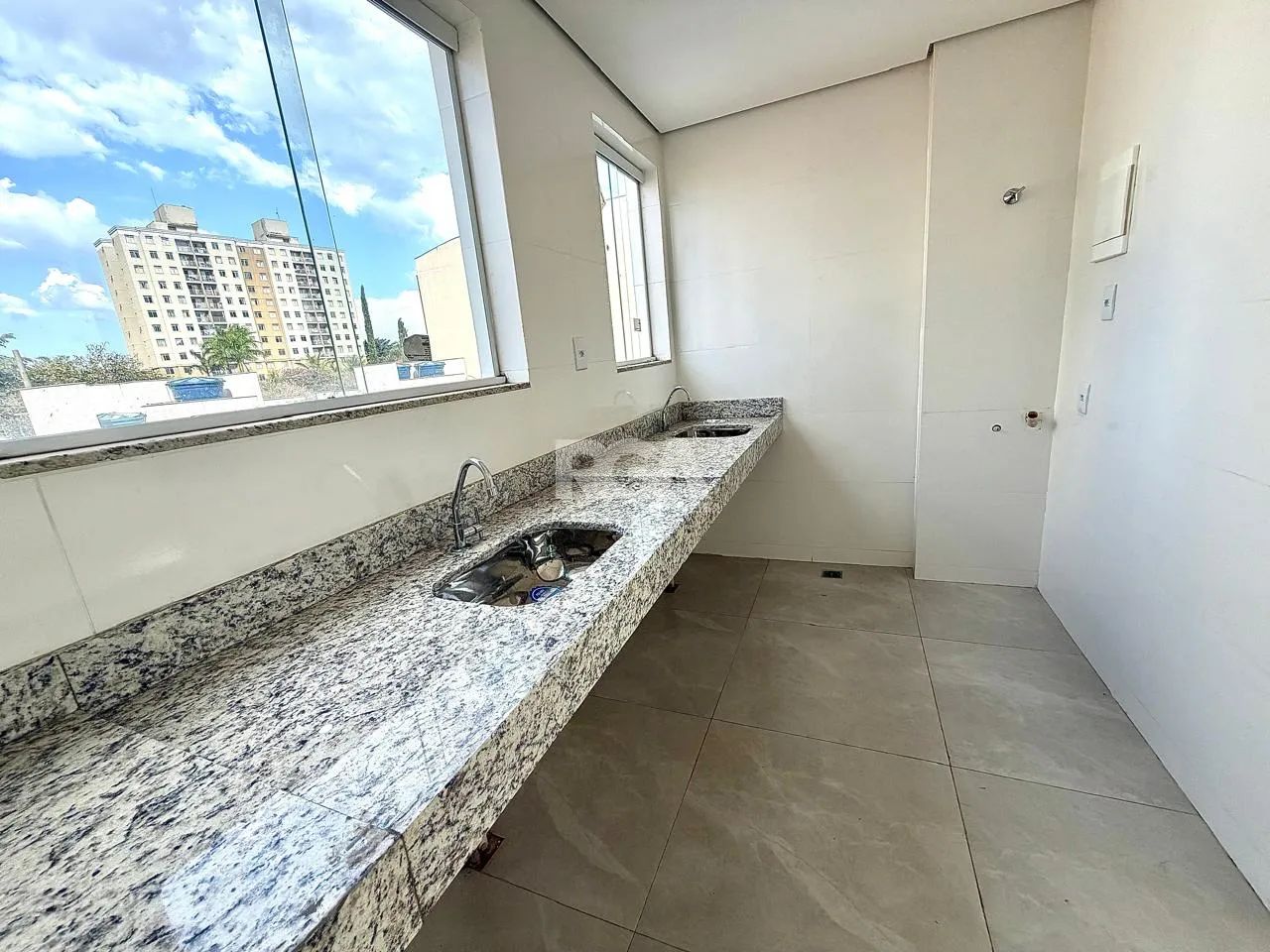 APARTAMENTO COM 2 QUARTOS E ELEVADOR  CANDELÁRIA - Foto 4