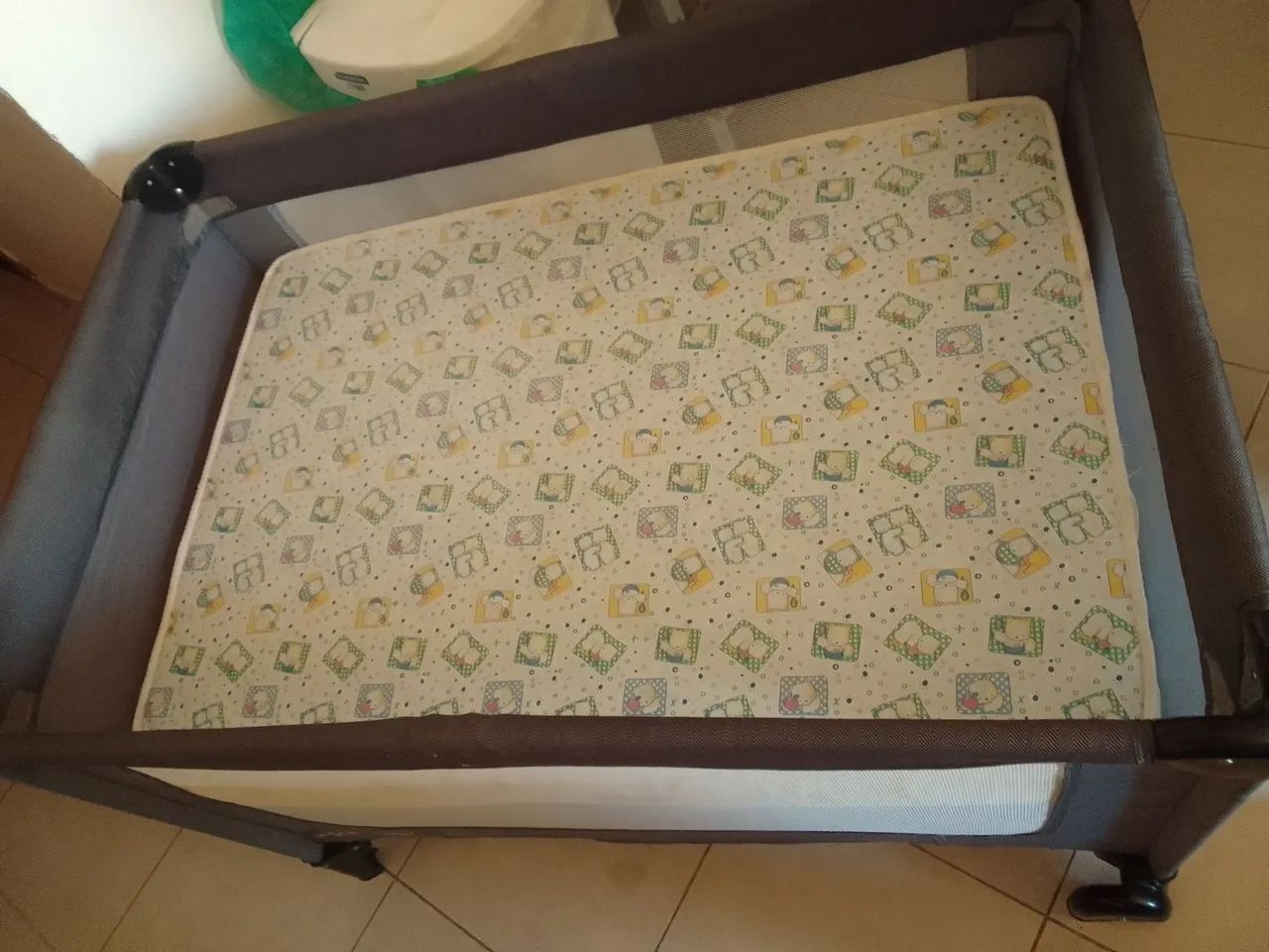 1 carrinho de bb e um berço tipo chiqueirinho 