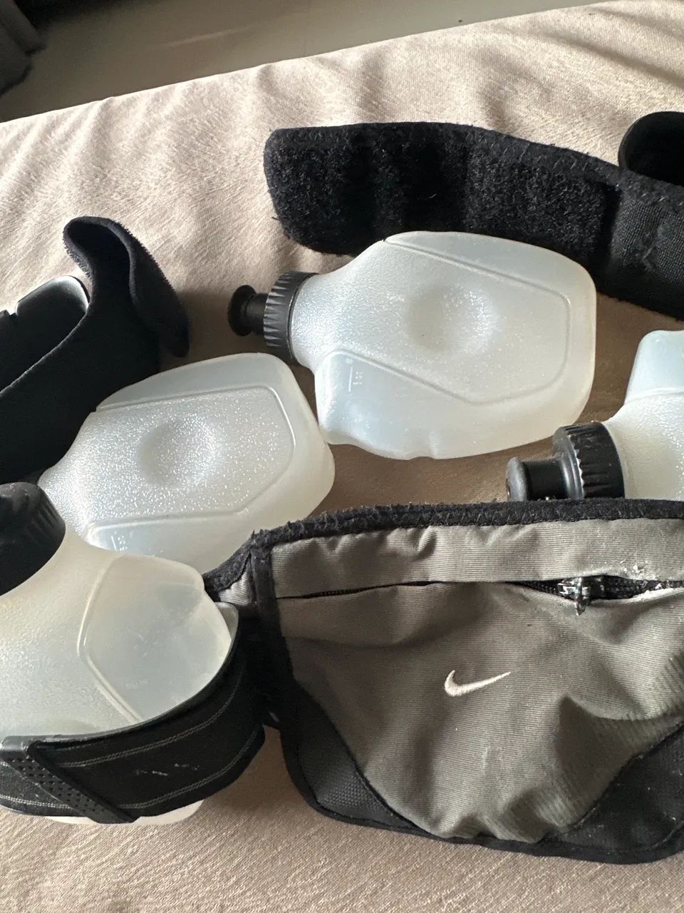 Cinto de corrida hidratação nike 4 garrafas - Foto 2