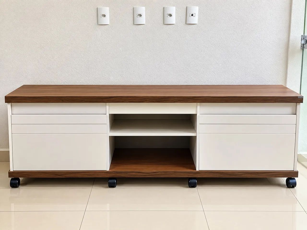     Rack para Sala 1,81m - Madeira e Branco