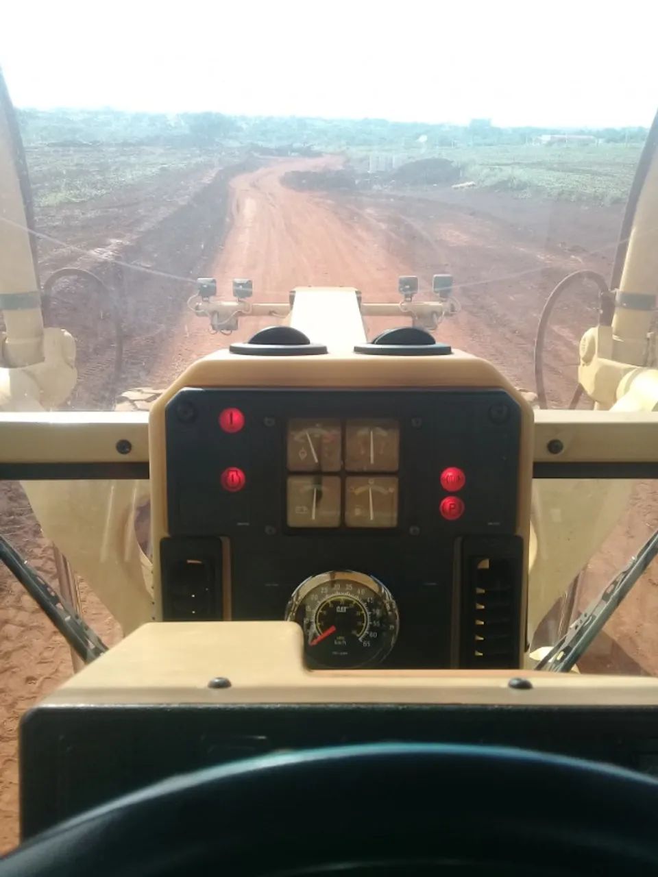 Faço diarias com escavadeira, pa carregadeira e outras .