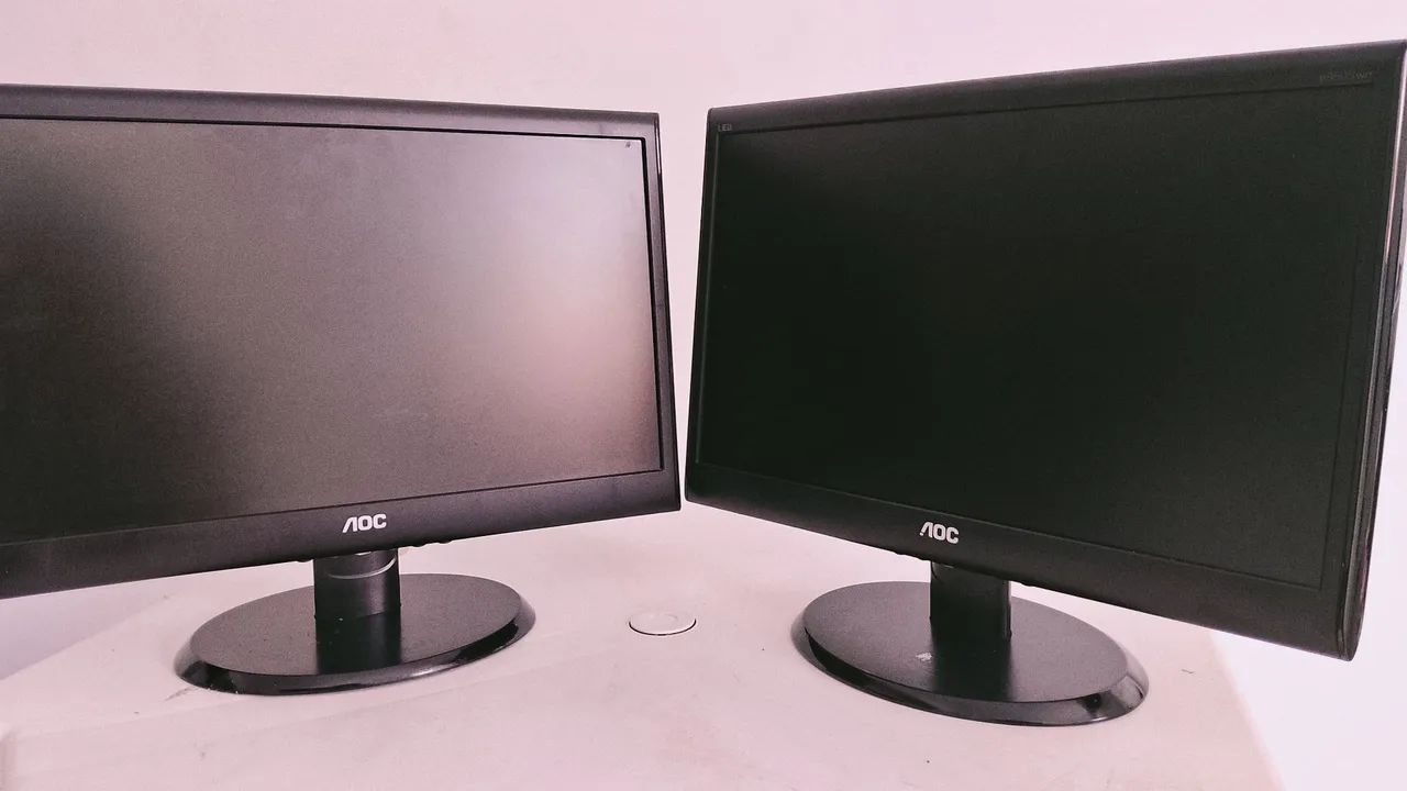 2 Monitores AOC Vga