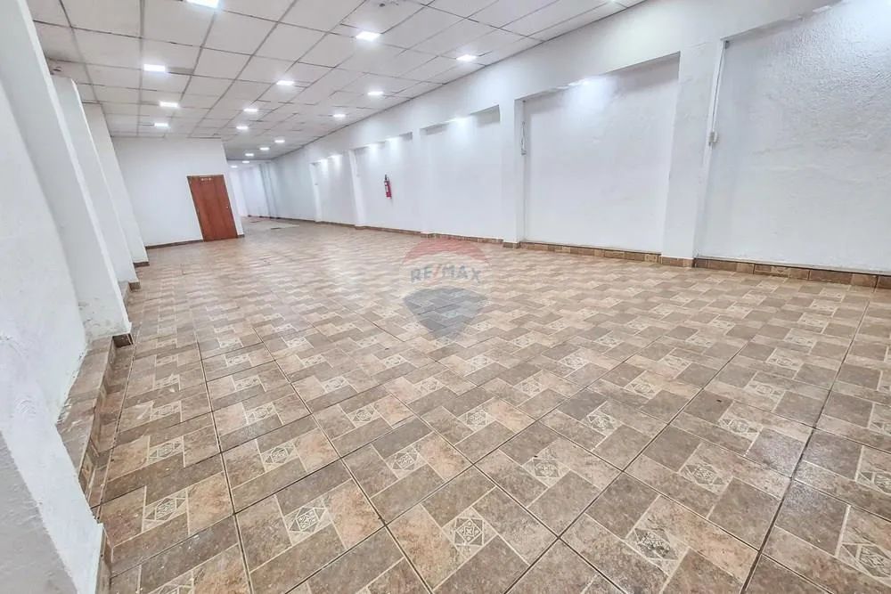 Loja ampla com 212m2 e dois pavimentos na Benjamin Constant