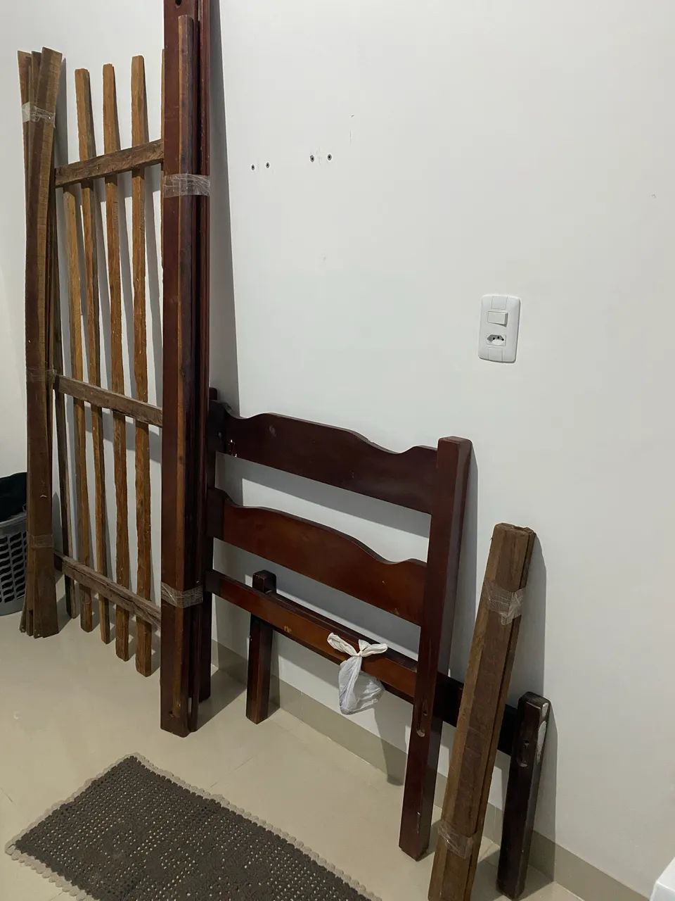 Cama de Solteiro de Madeira - Boa Conservação - Foto 3