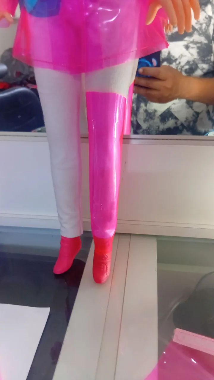 Bonecas da boneca xuxa de plástico no mesmo tecido do casaco - Foto 5