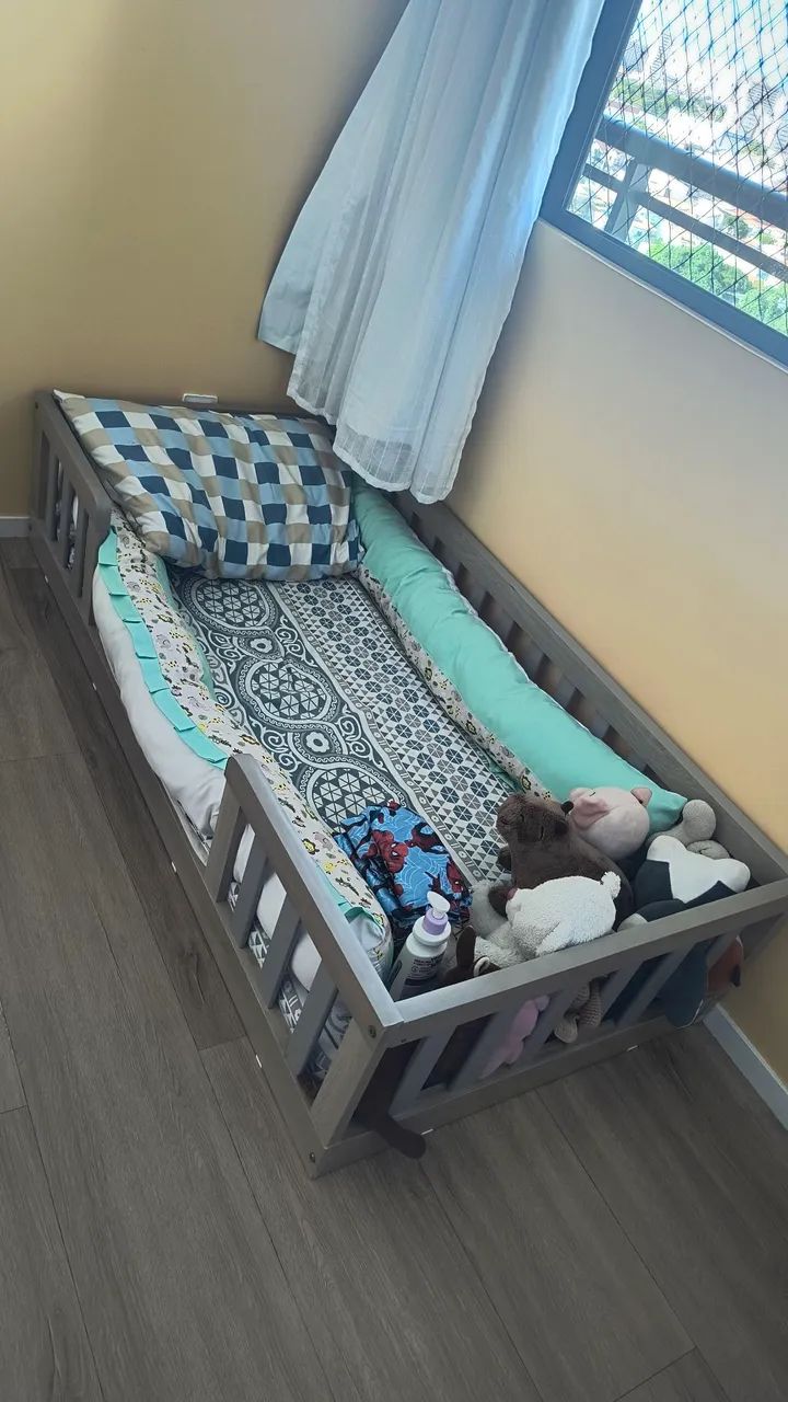 Cama infantil montessoriana