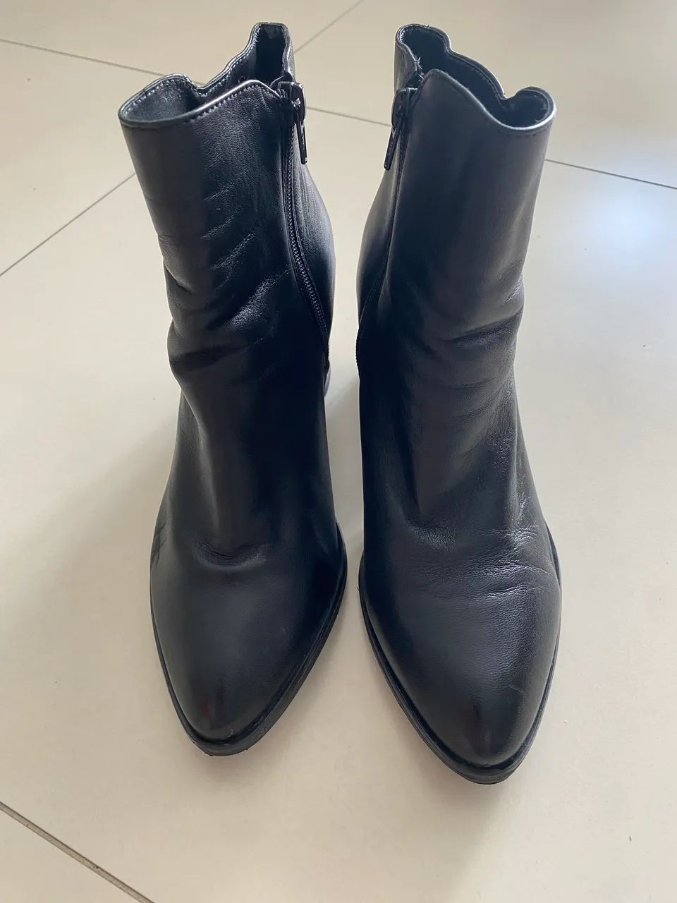 Bota de couro preta marca Corello - tam.37