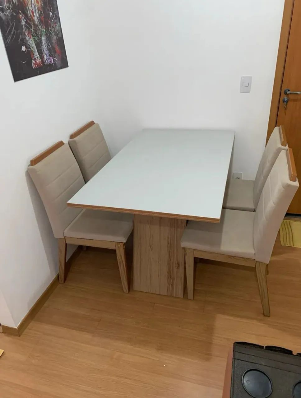 Mesa de jantar com cadeiras 