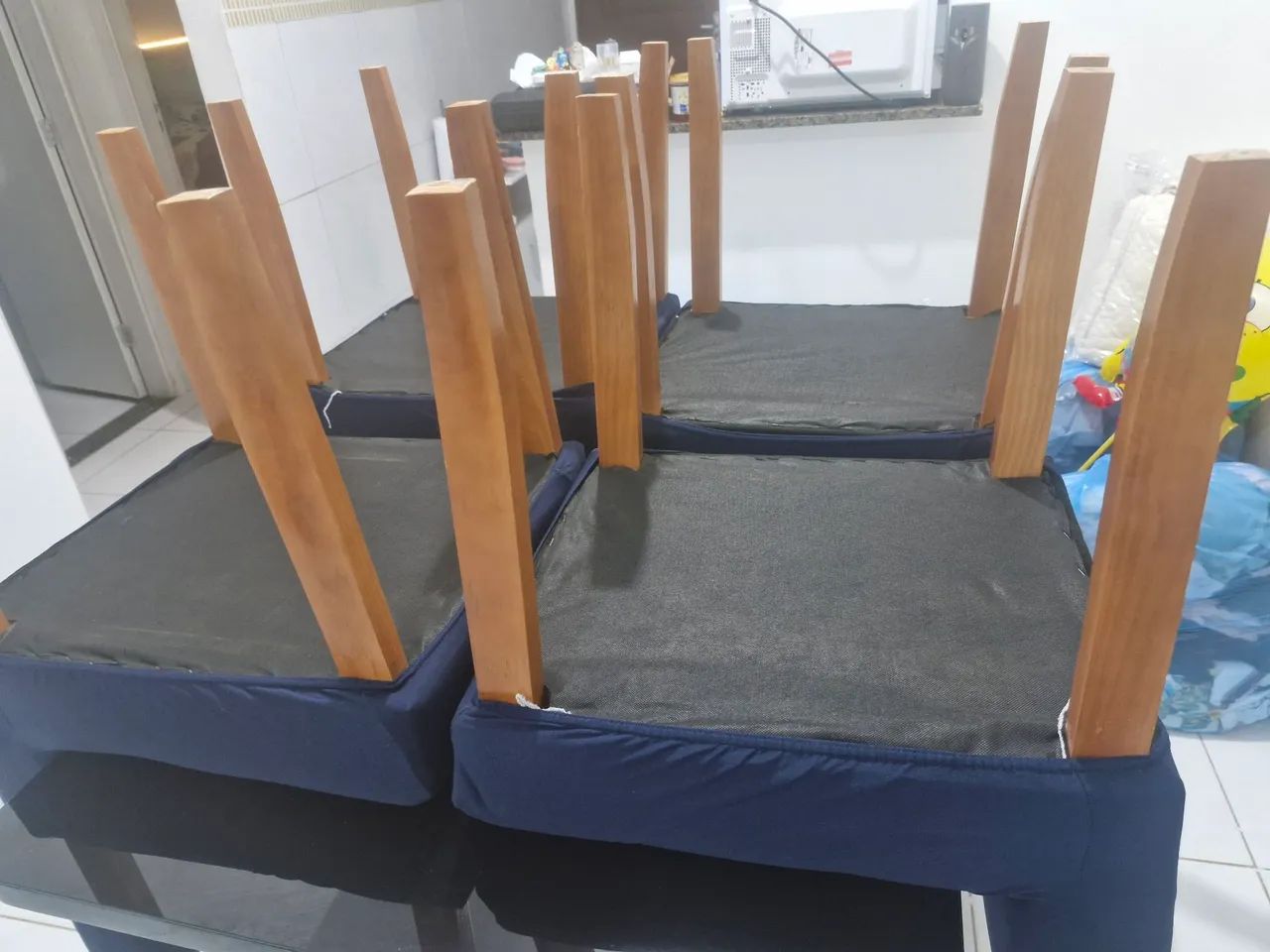 Vende-se mesa de ja tarde 4 cadeiras - Foto 2