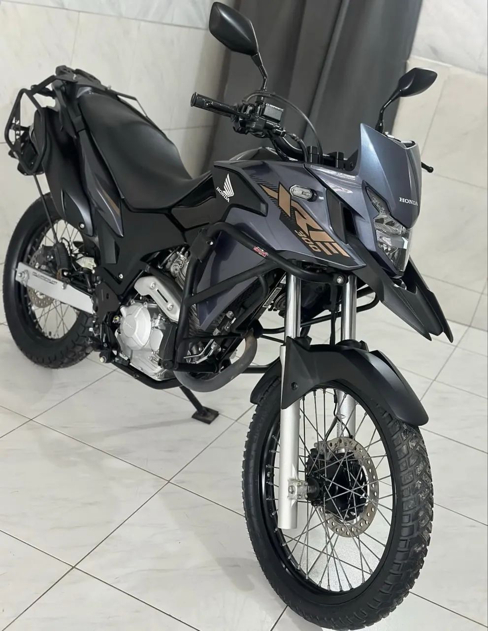 XRE 300 2023