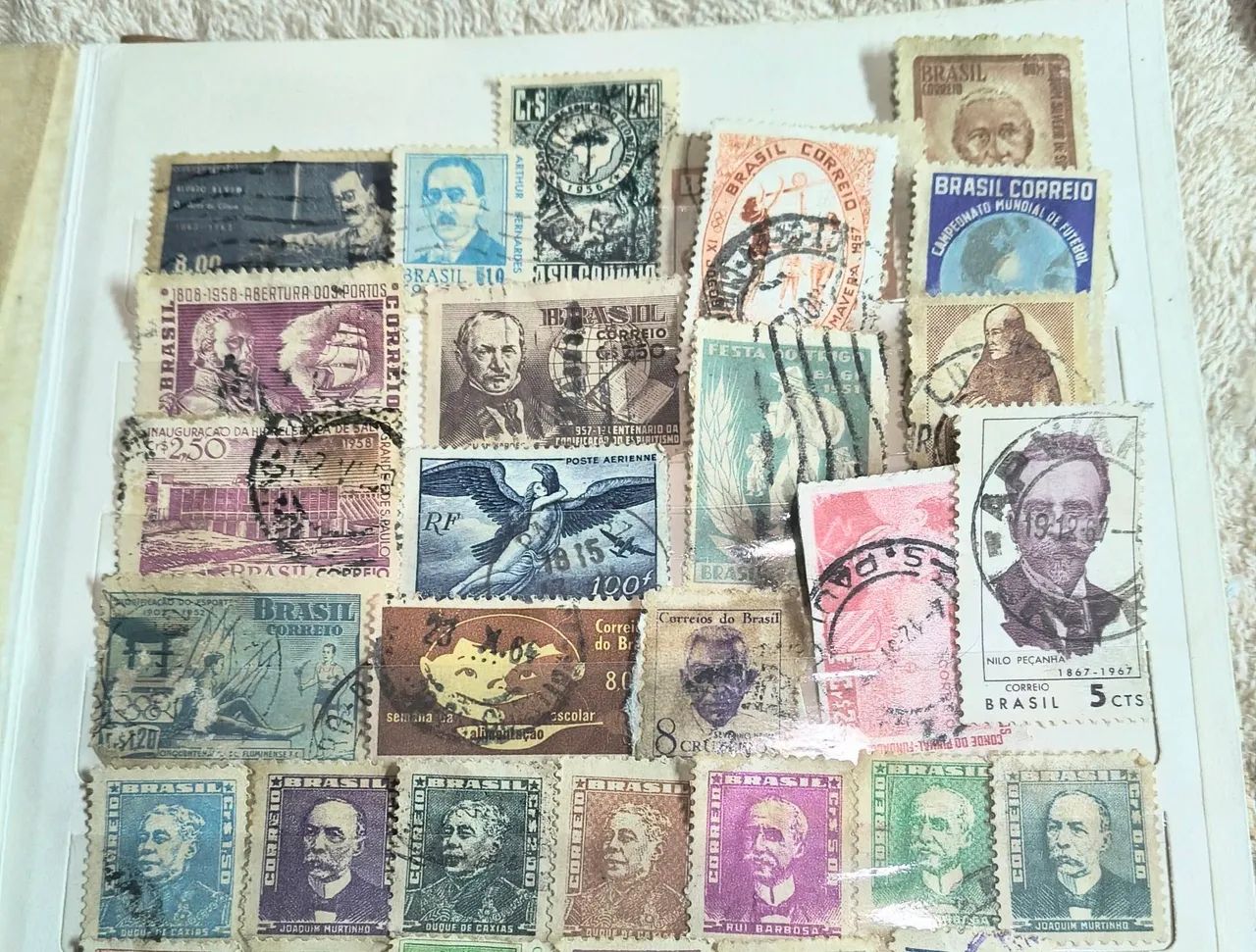 Coleção com 42 selos antigos internacionais  - Foto 3
