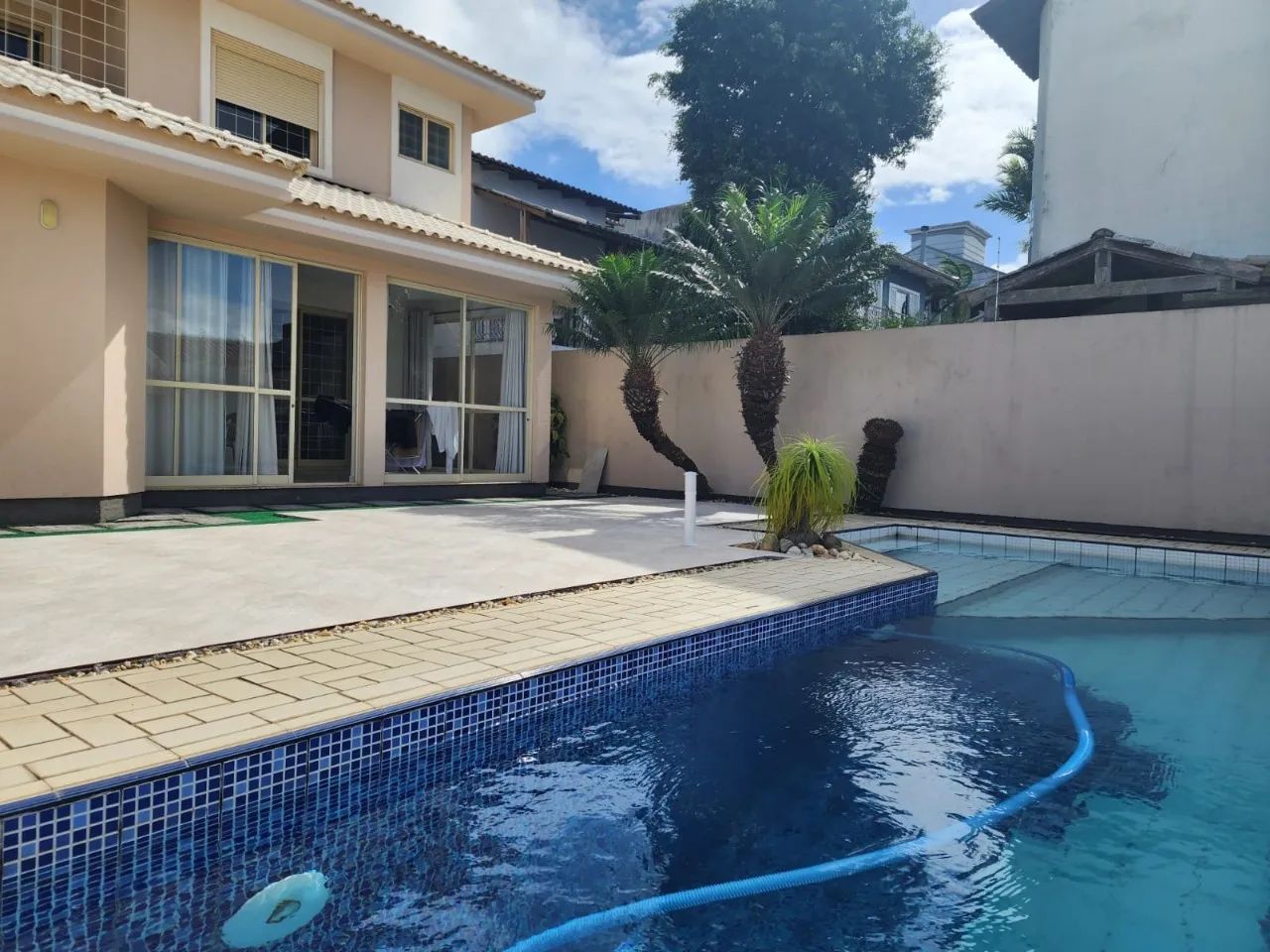 Casa com 5 dormitórios à venda em Coqueiros - Foto 2