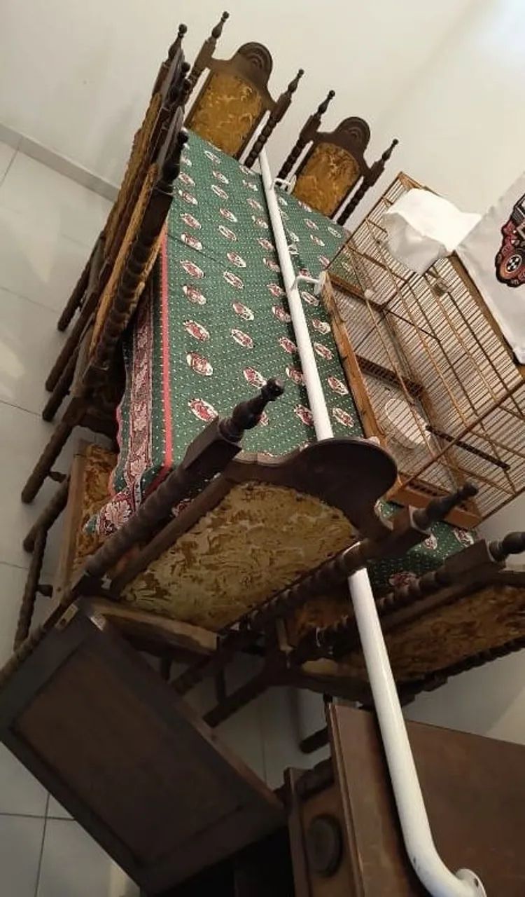 Moveis antigo madeira maciça mogno, para reforma, mesa e armário  - Foto 2