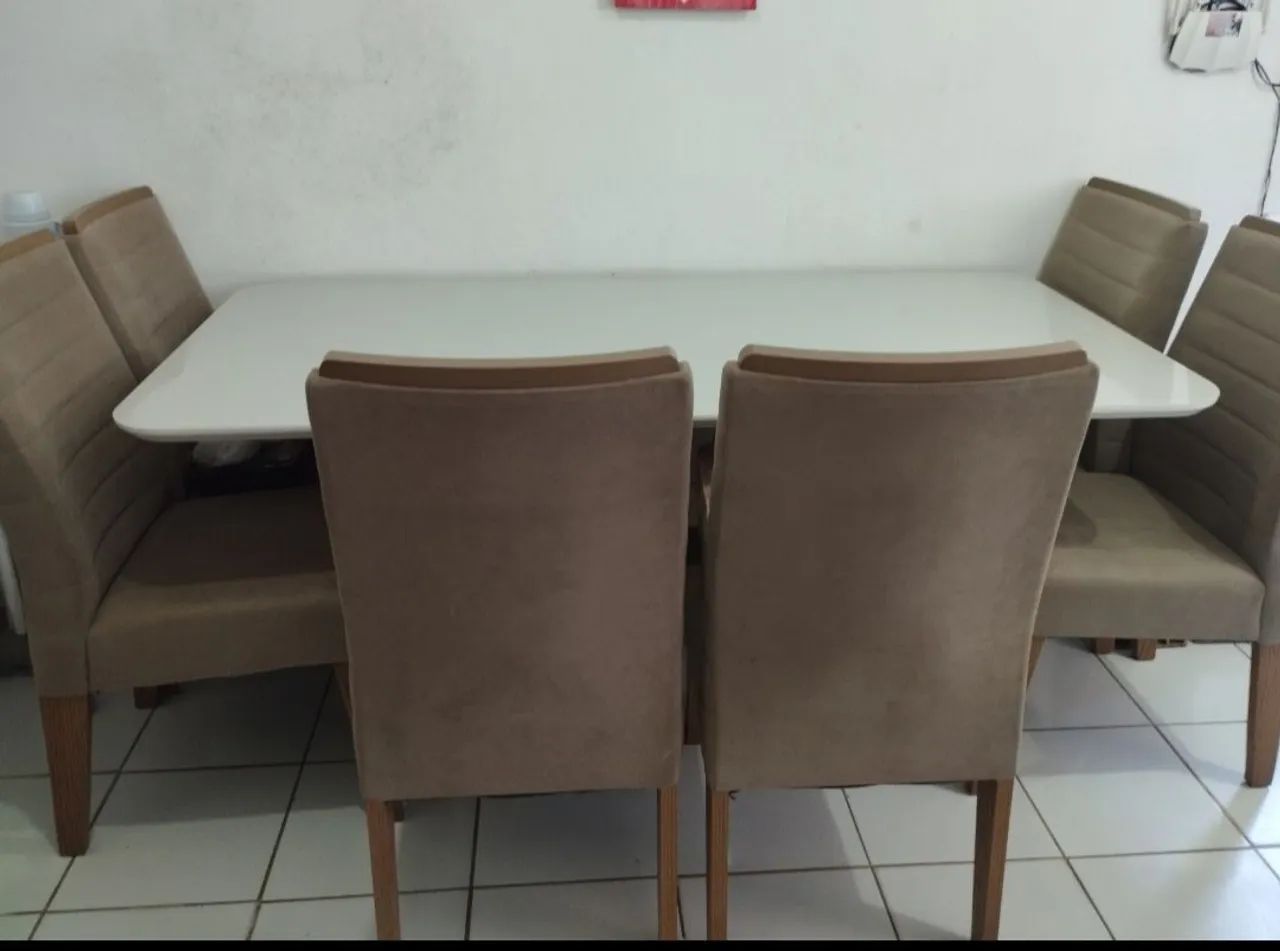 Conjunto de Mesa com 6 cadeiras 
