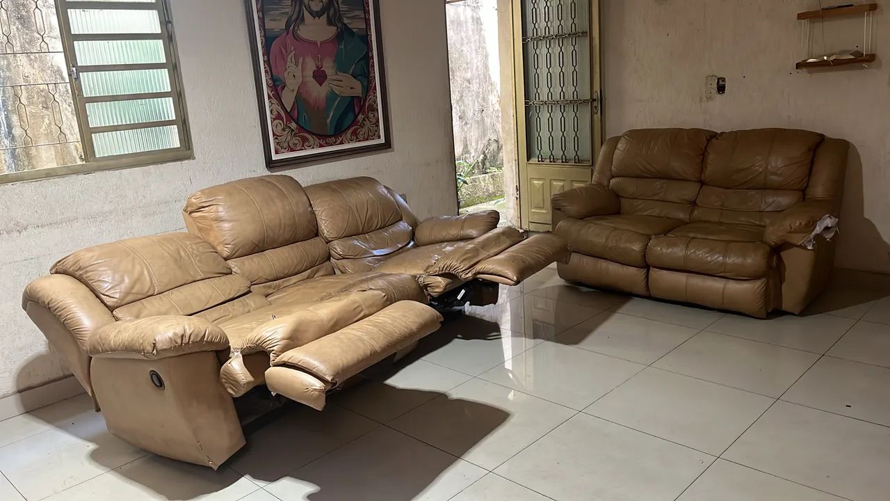 CONJUNTO SOFÁ IMPORTADO CARAMELO, COURO LEGÍTIMO + 3 LUG RECLINÁVEIS + 2 LUG - Foto 4