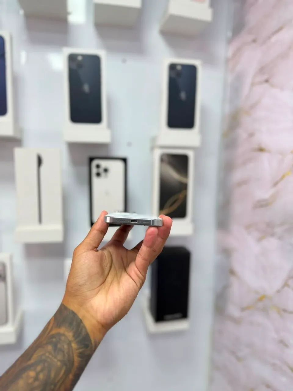 IPHONE 16 PRO 256GB<br>R$ 4.599 - Foto 2