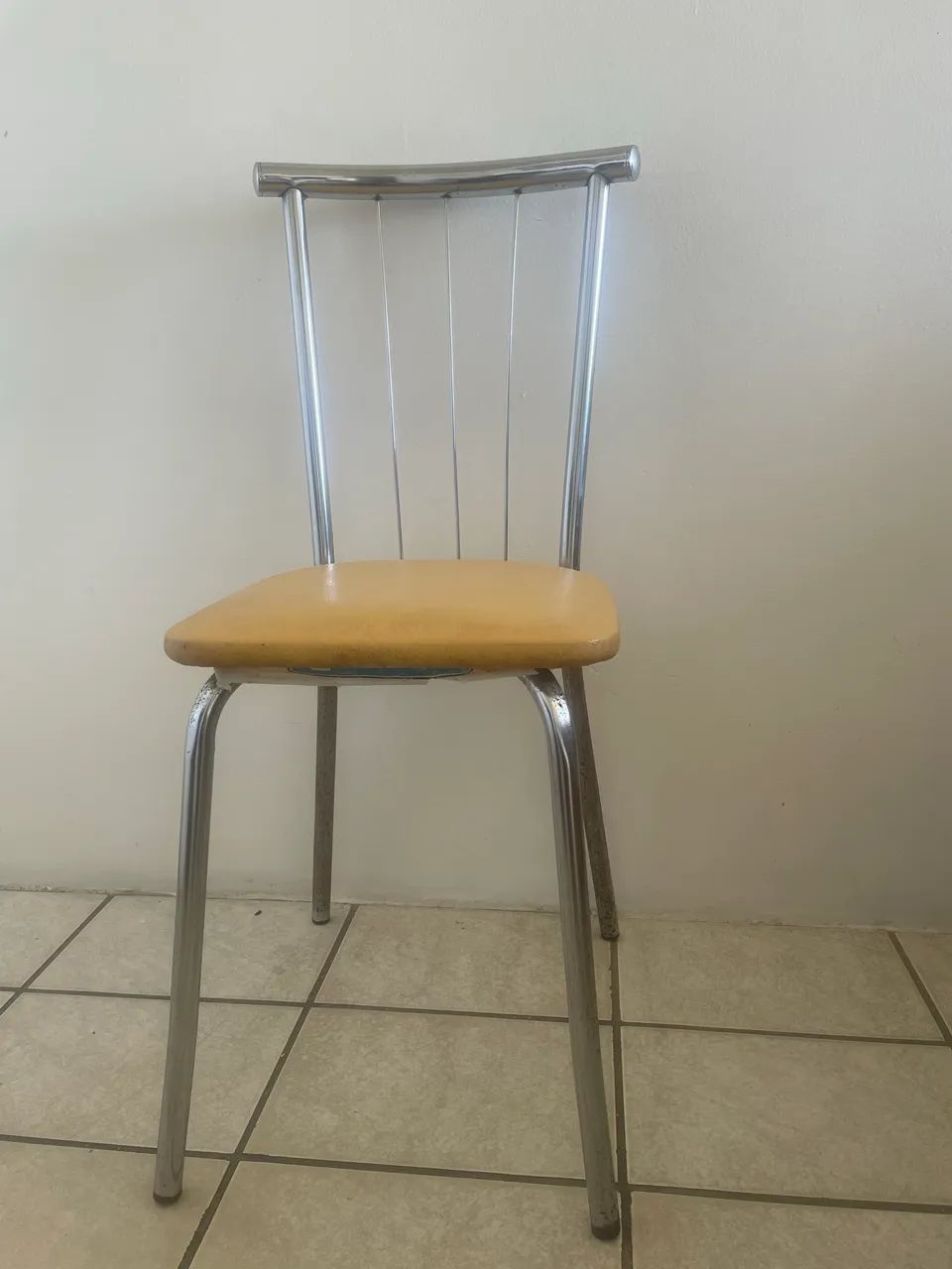 VENDO CADEIRAS AMARELAS 