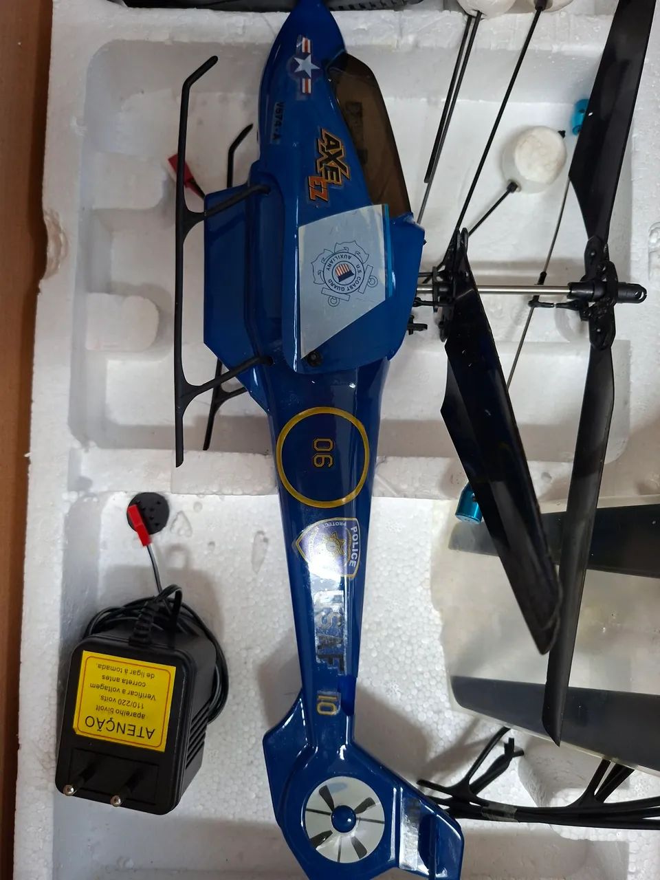 Helicóptero AxeE2 com controle e completo. Perfeito para colecionadores! - Foto 4