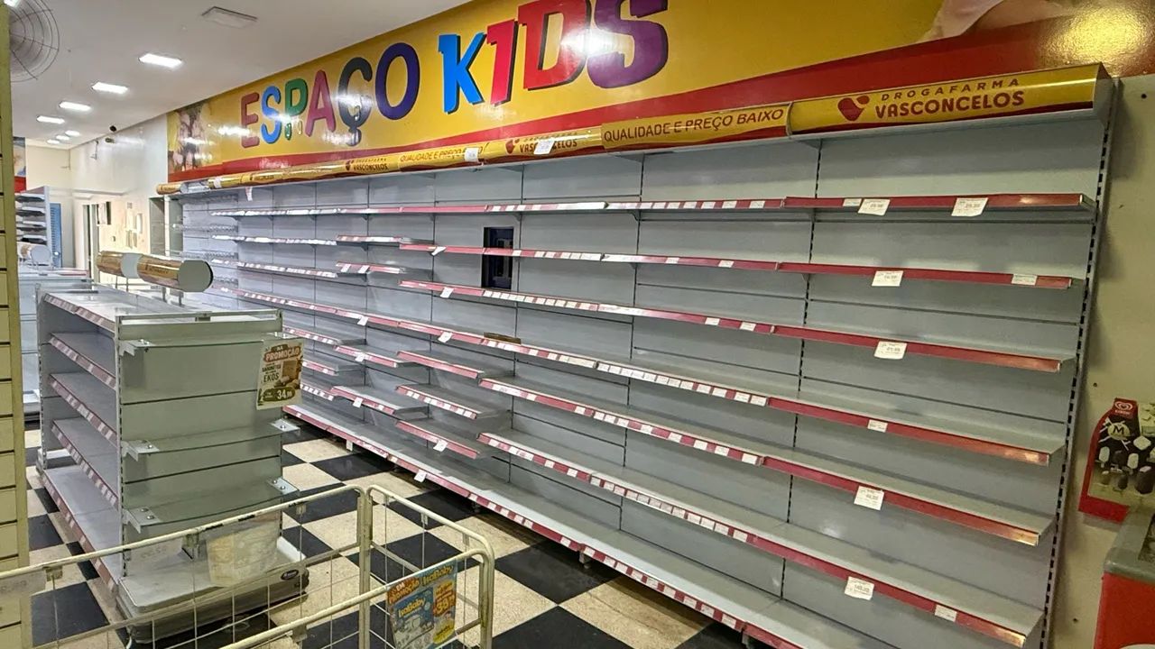 Vendo prateleiras e instalação para Drogaria  - Foto 2
