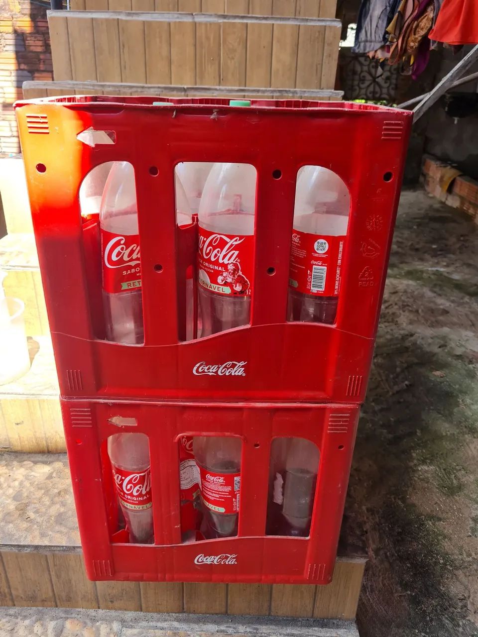 Vendo esses vasilhames da coca cola de 2 litros retornáveis 