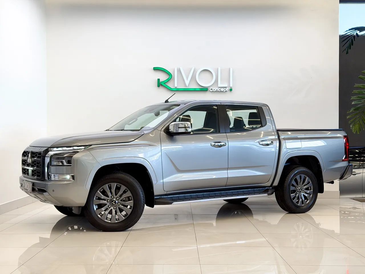 Mitsubishi Triton Triton HPE-S 2.4 CD 4x4 TB Diesel Aut. 2026