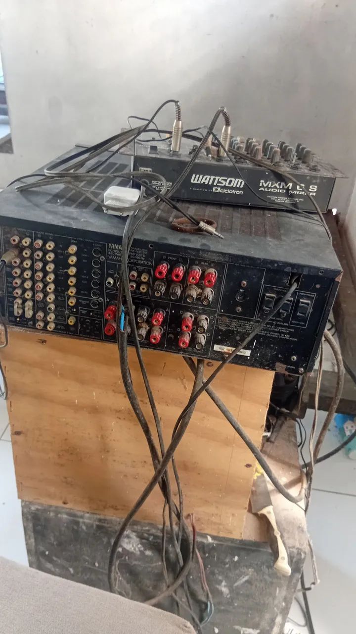 Caixa de som com mesa e amplificador - Foto 3