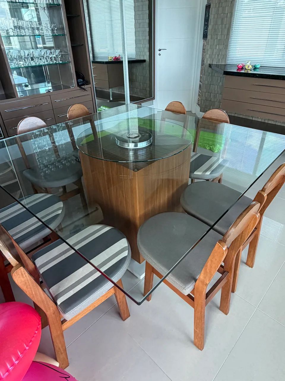 Mesa de jantar com 8 Cadeiras