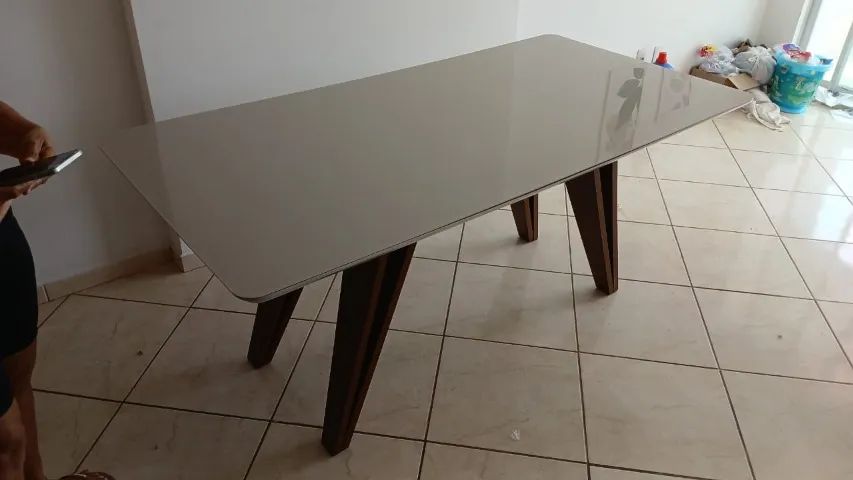 Mesa de jantar de vidro laqueada, para 6 cadeiras