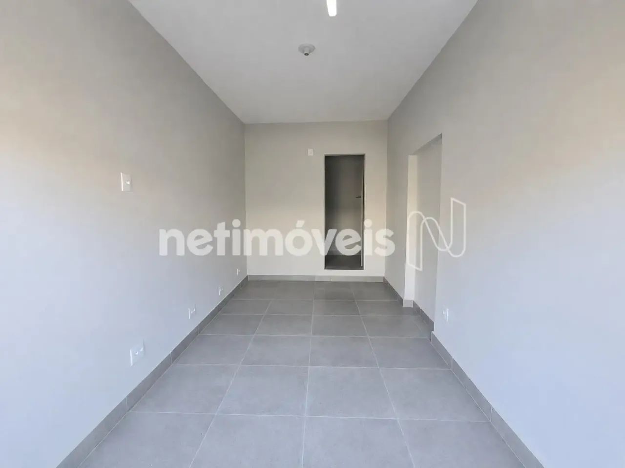 Loja para alugar no bairro Dom Cabral, com 30 m²; de área e 01 banheiro.