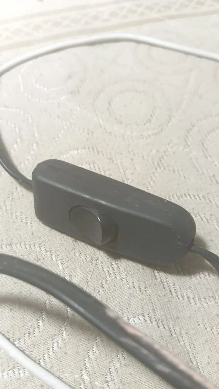 Abajur de mesa com cúpula em vidro estilo Murano e base de ferro - Foto 5