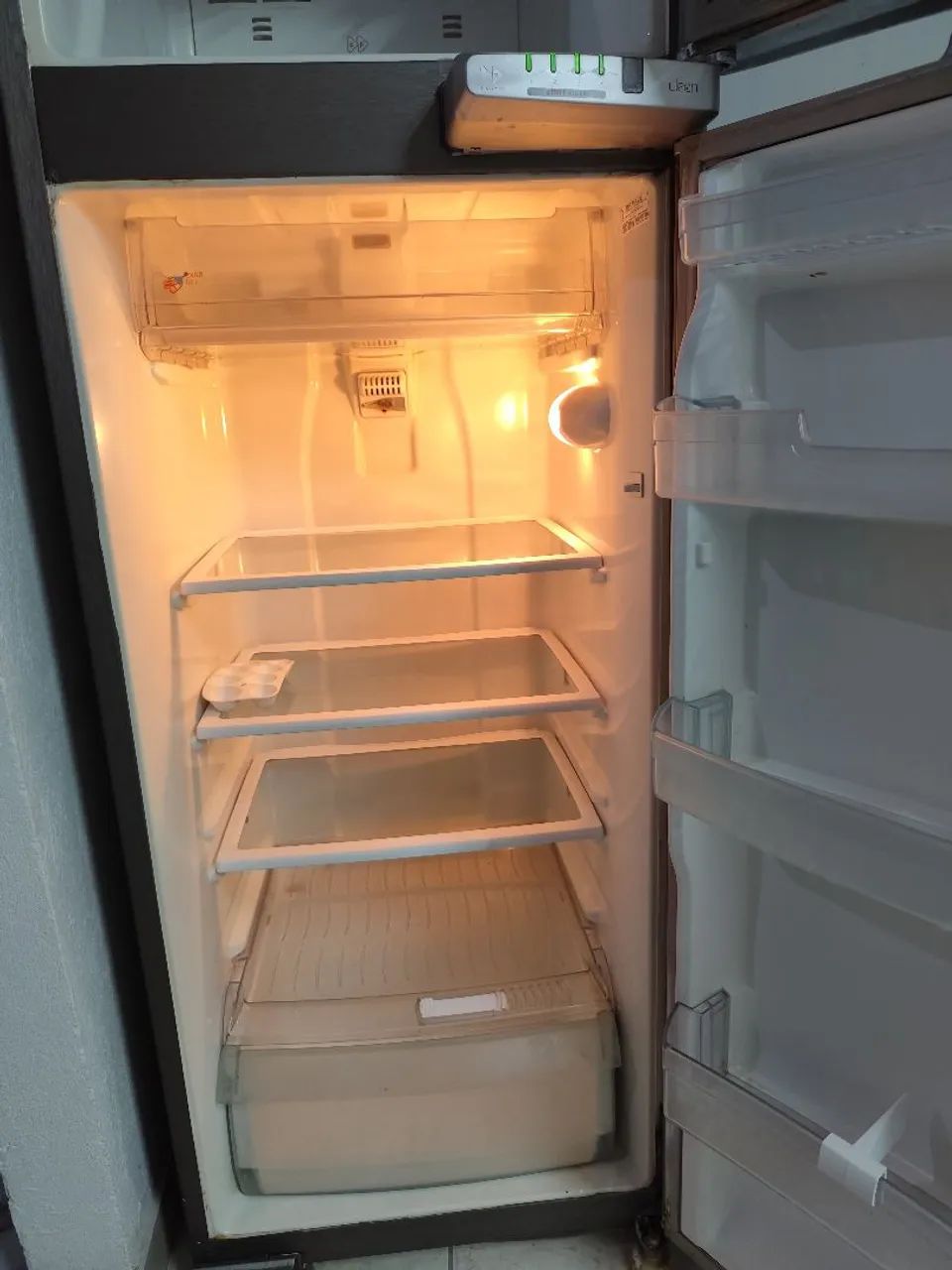 Vendo refrigerador Frost Free Brastemp  plotada, entrar em contato com *.