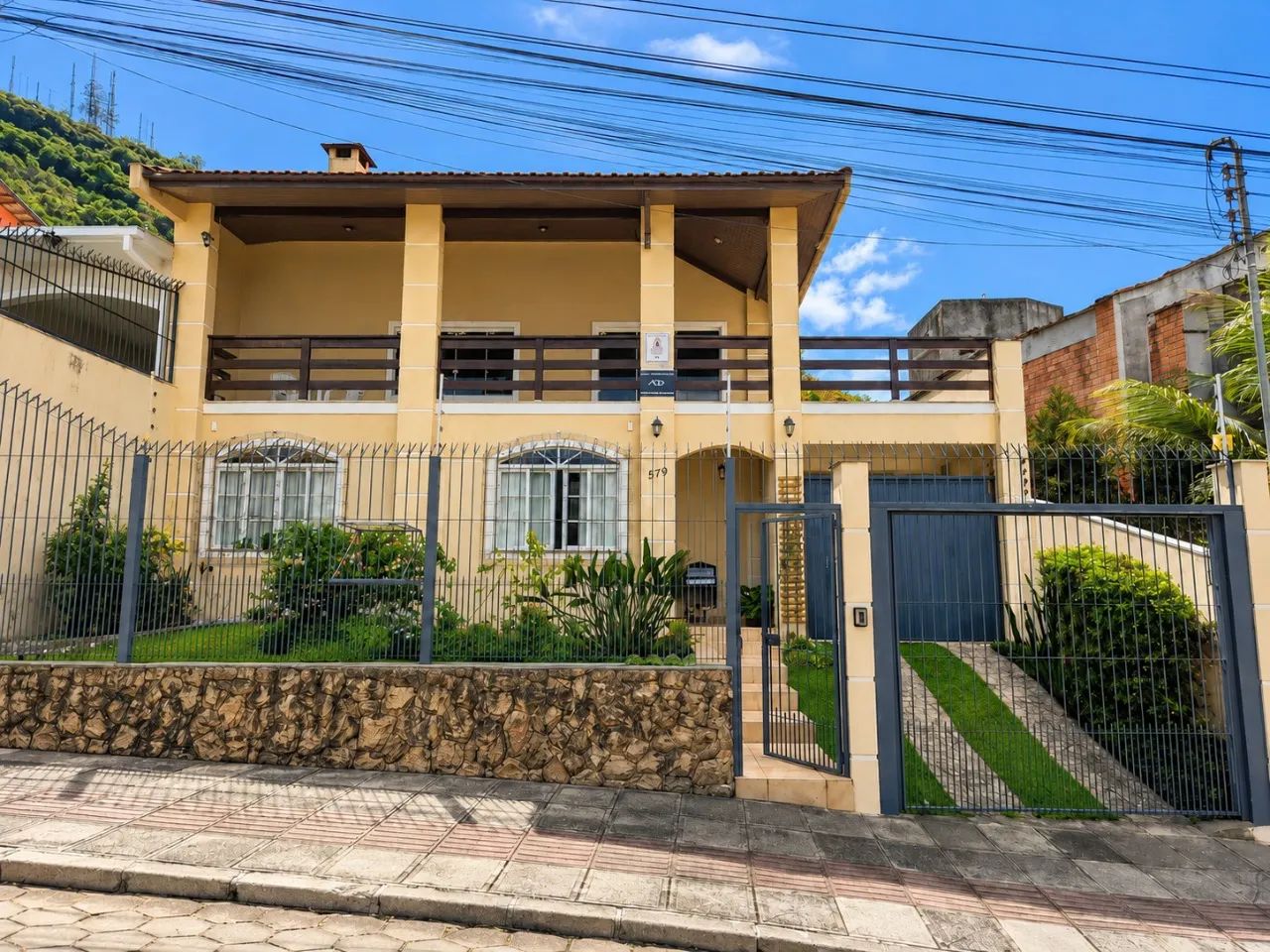 Casa de 4 dormitórios à venda na Trindade