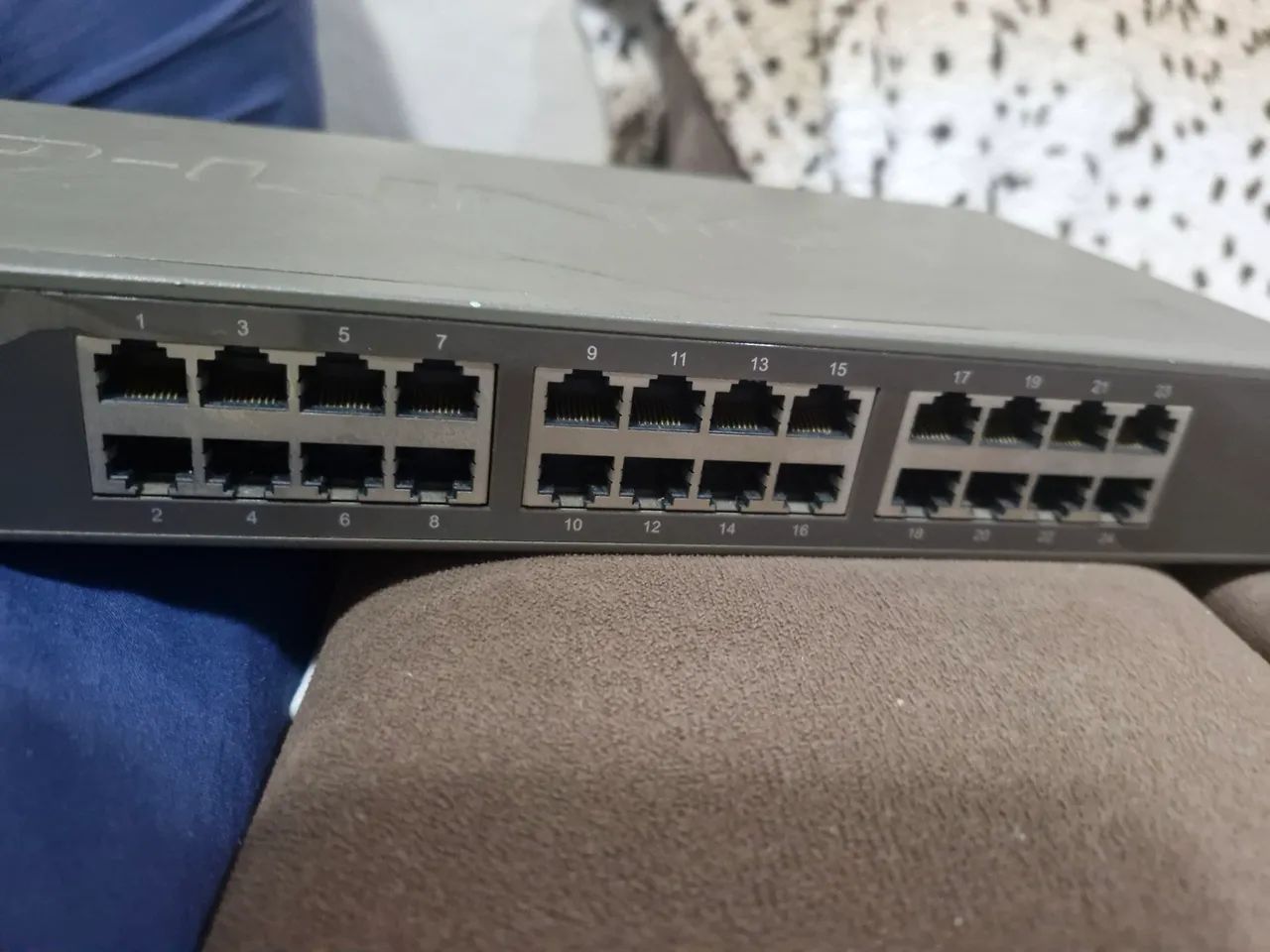 TP-Link TL-SF1024 é um Switch de rack de 24 portas 10/100Mbps. - Foto 2
